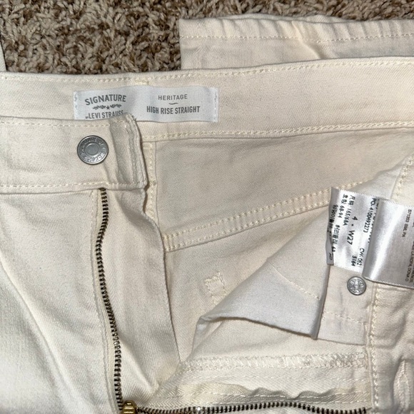 Levi’s - Picture 3 of 3